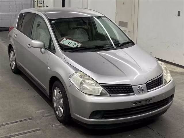 NISSAN TIIDA