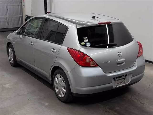 NISSAN TIIDA