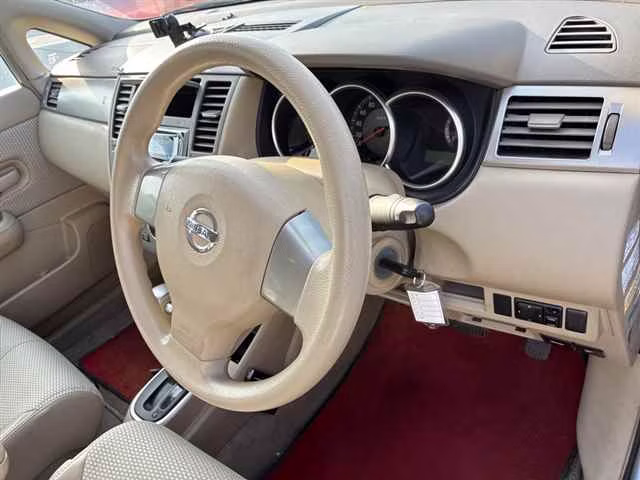 NISSAN TIIDA