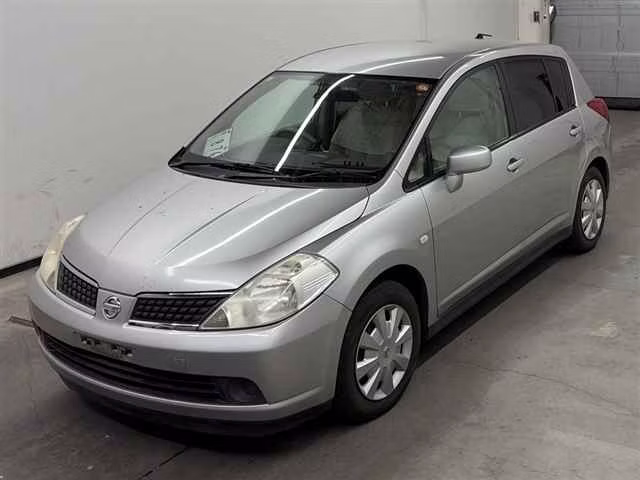 NISSAN TIIDA