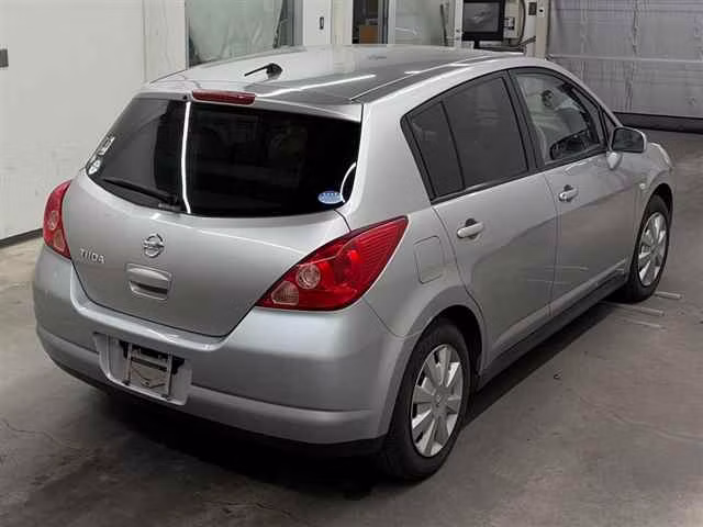 NISSAN TIIDA