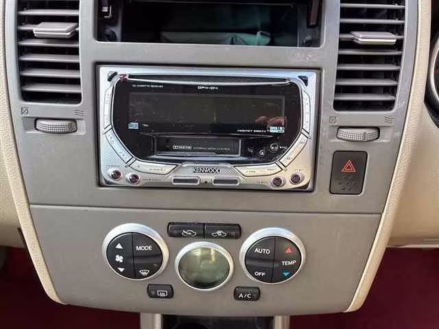 NISSAN TIIDA