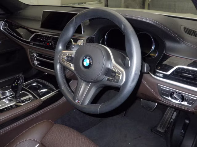 BMW 7-SERIES