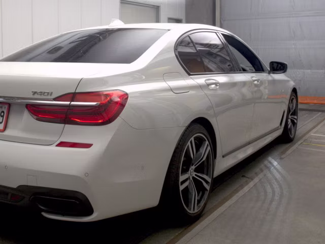 BMW 7-SERIES