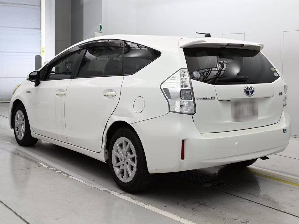 TOYOTA PRIUS ALPHA