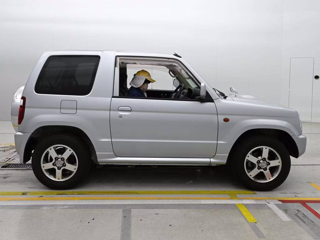 MITSUBISHI PAJERO MINI