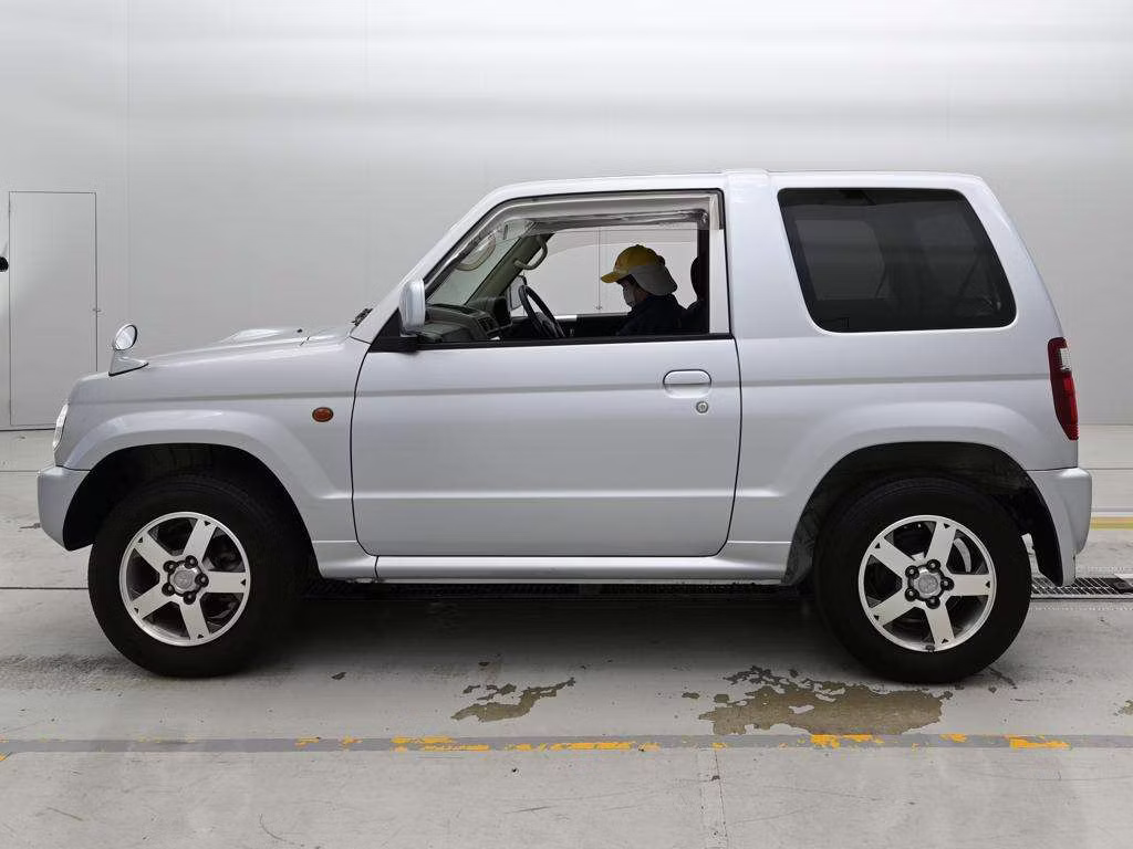 MITSUBISHI PAJERO MINI