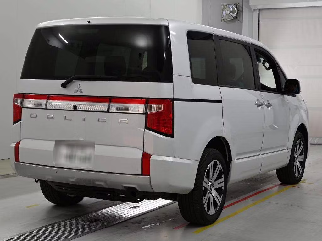MITSUBISHI DELICA D:5