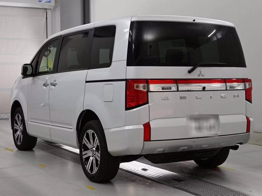 MITSUBISHI DELICA D:5