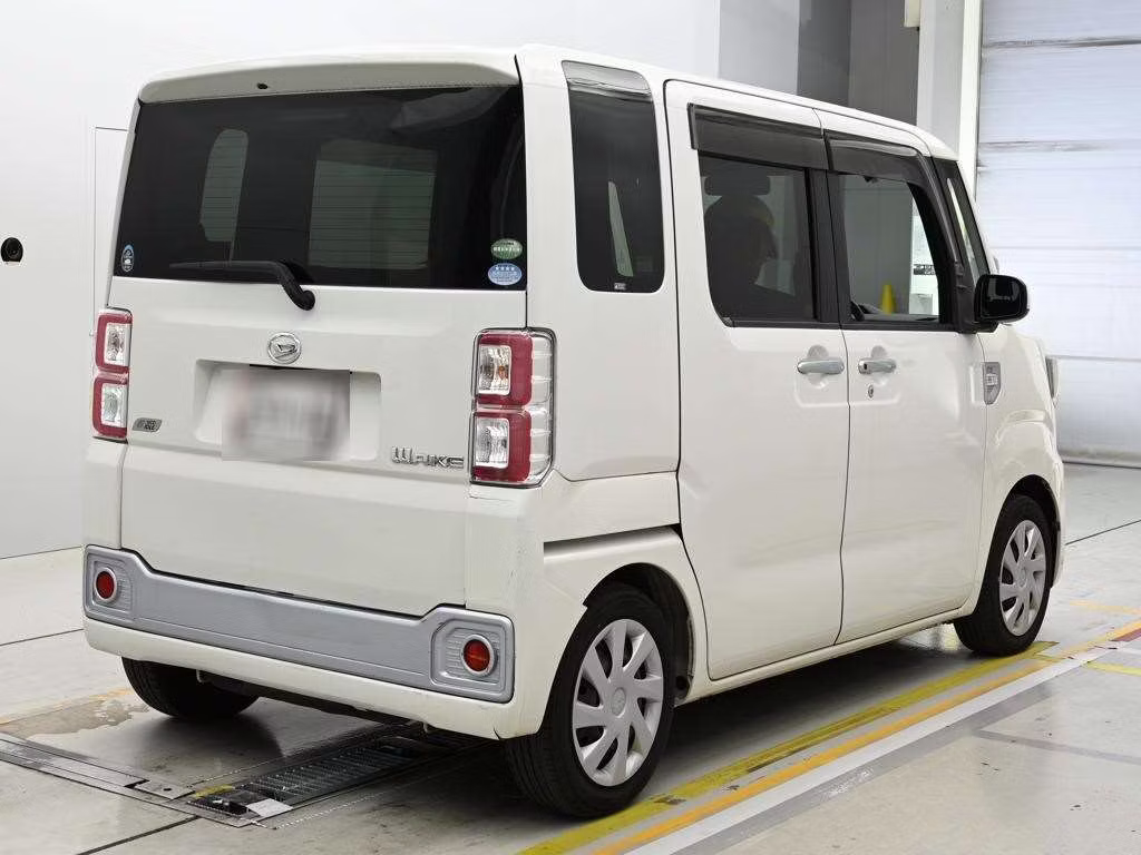 DAIHATSU WAKE