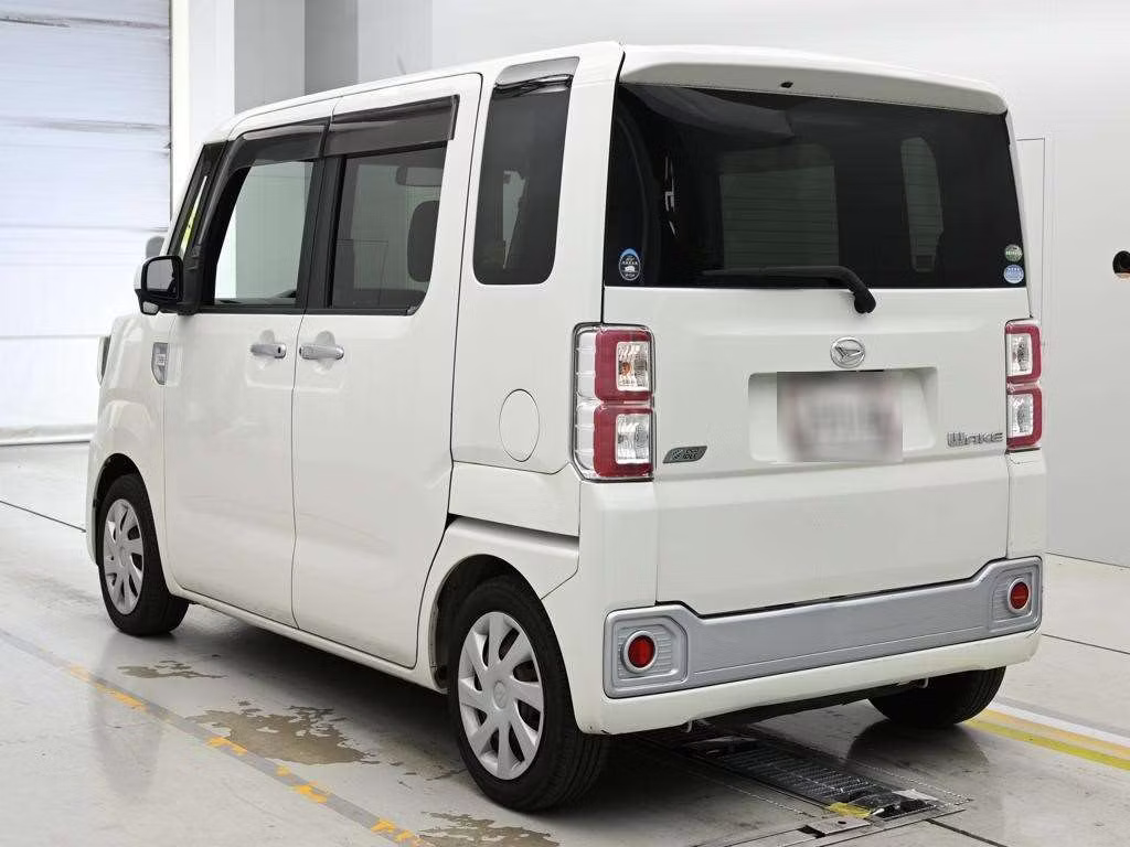 DAIHATSU WAKE