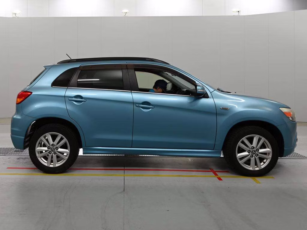 MITSUBISHI RVR