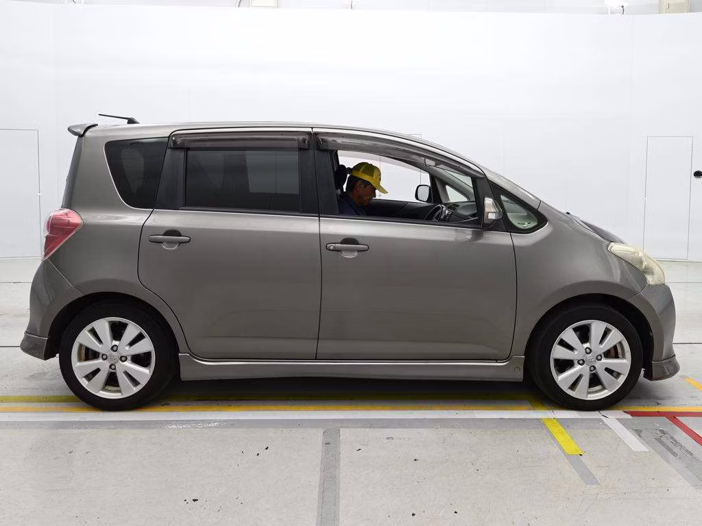 TOYOTA RACTIS