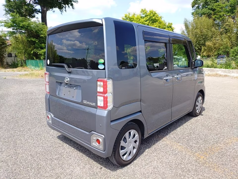 DAIHATSU WAKE