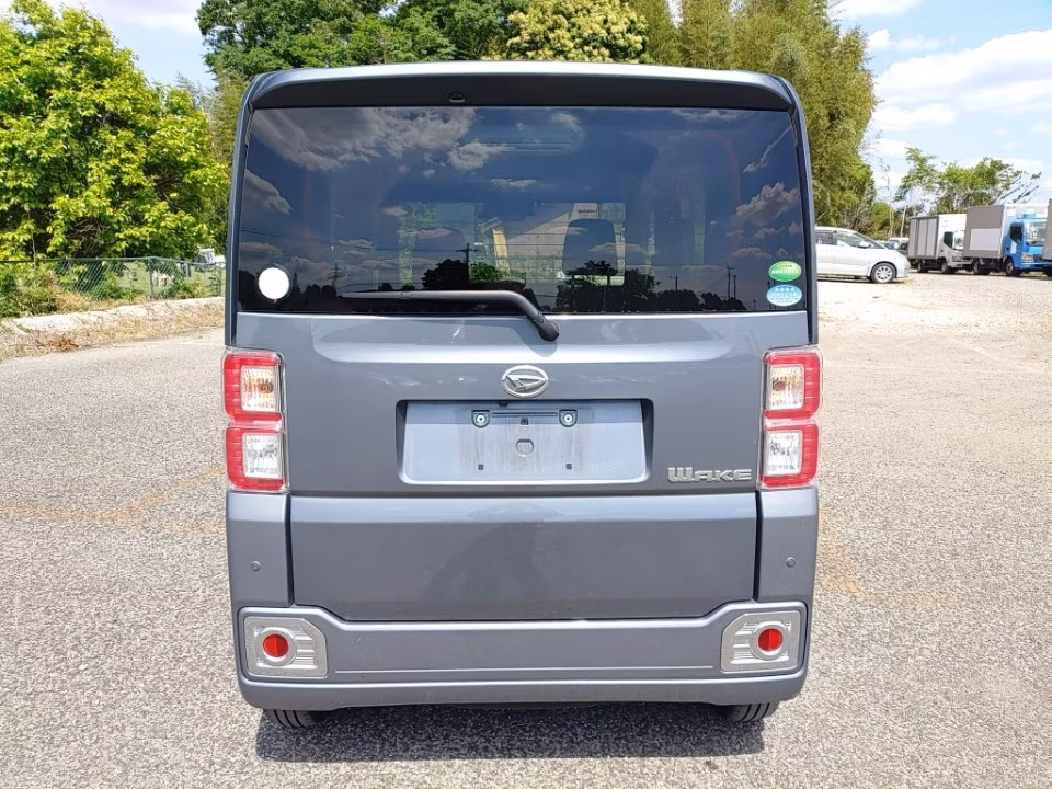 DAIHATSU WAKE