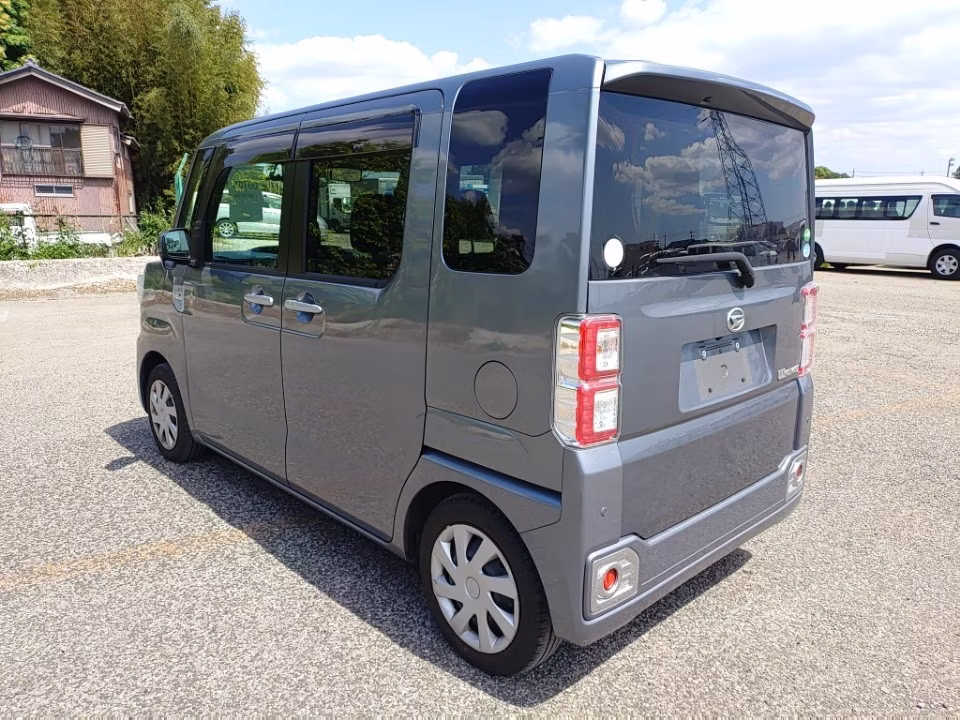 DAIHATSU WAKE