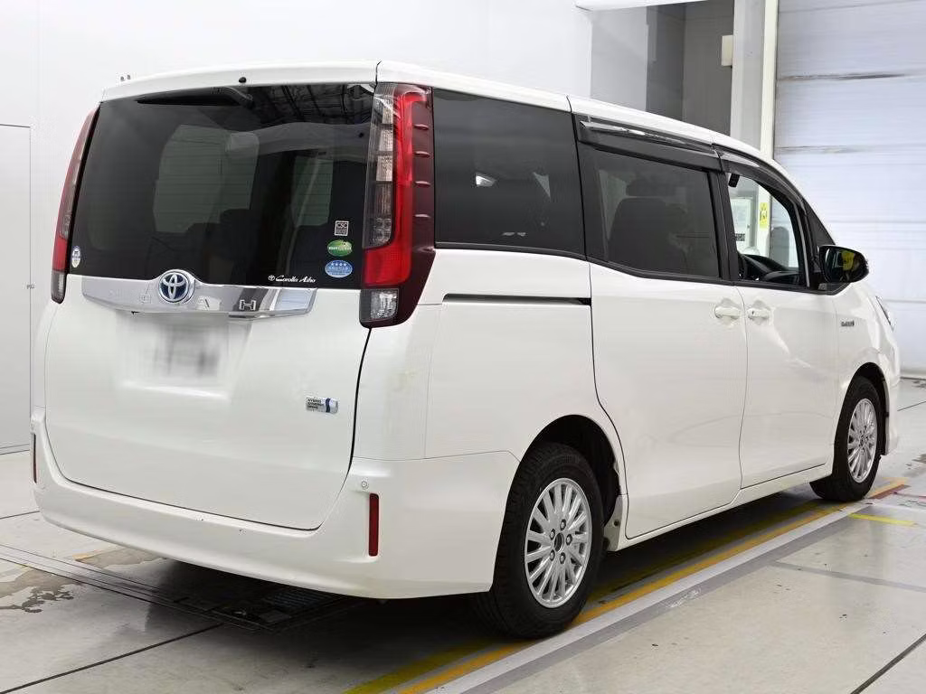 TOYOTA NOAH