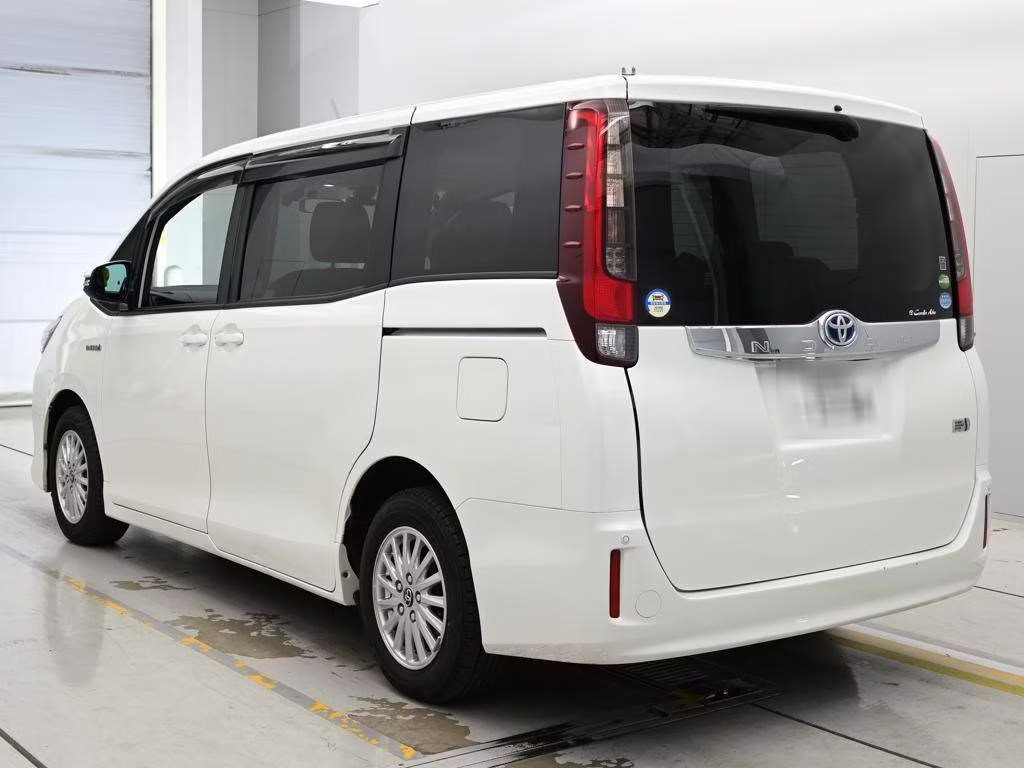 TOYOTA NOAH