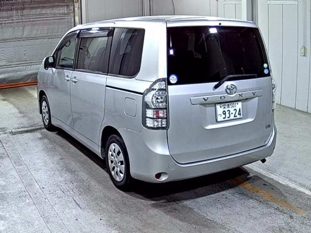 TOYOTA VOXY