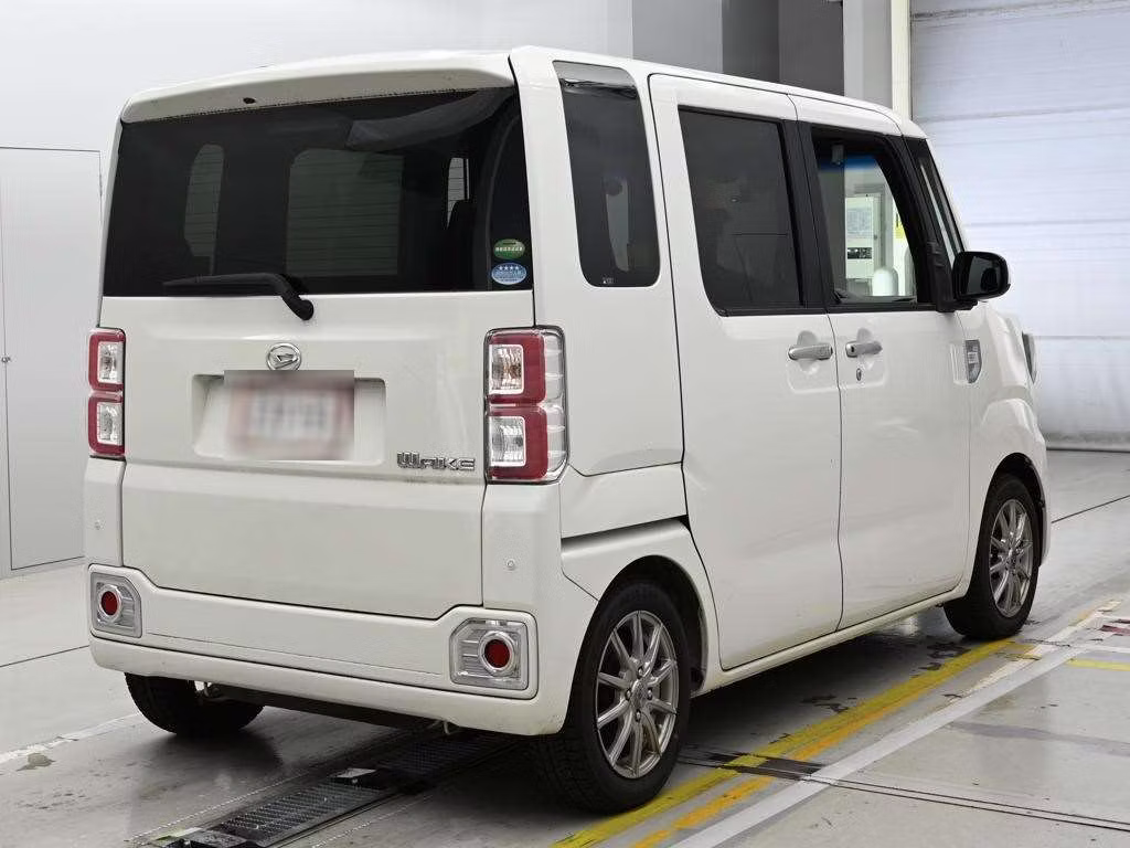 DAIHATSU WAKE
