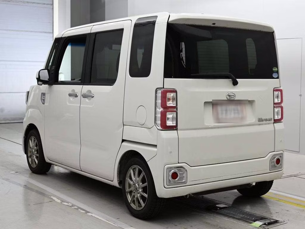 DAIHATSU WAKE