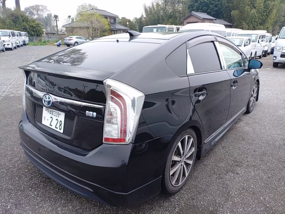 TOYOTA PRIUS