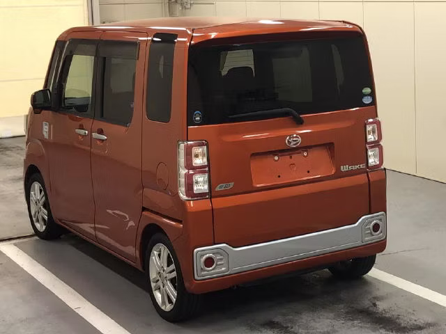 DAIHATSU WAKE