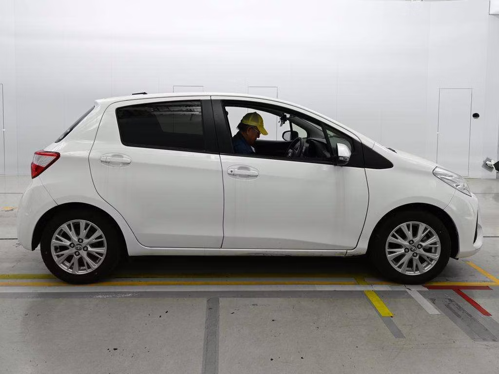 TOYOTA VITZ