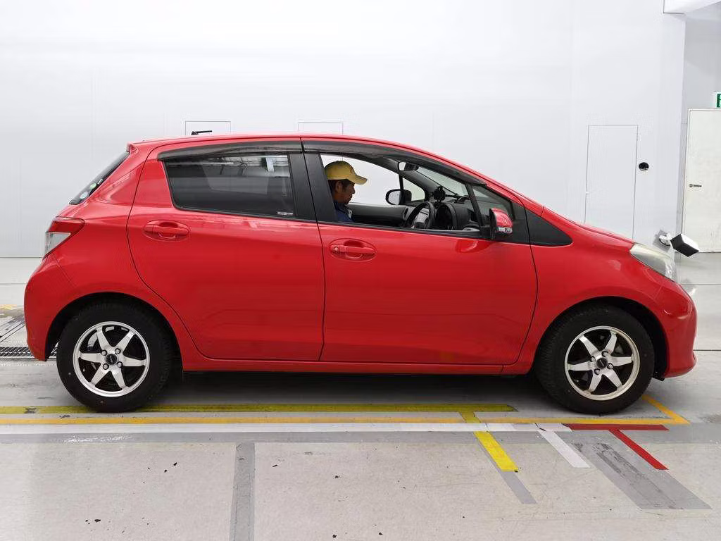 TOYOTA VITZ