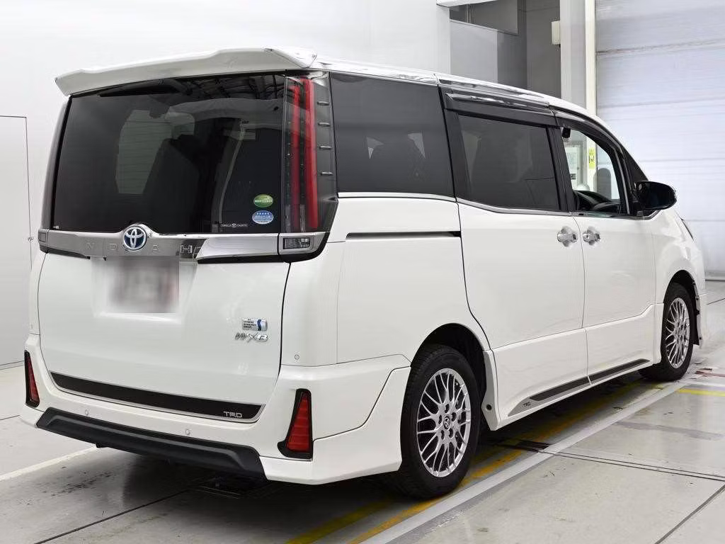 TOYOTA NOAH