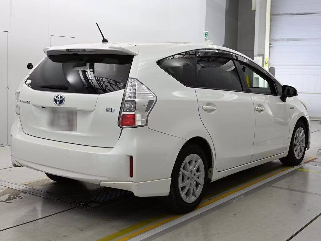 TOYOTA PRIUS ALPHA