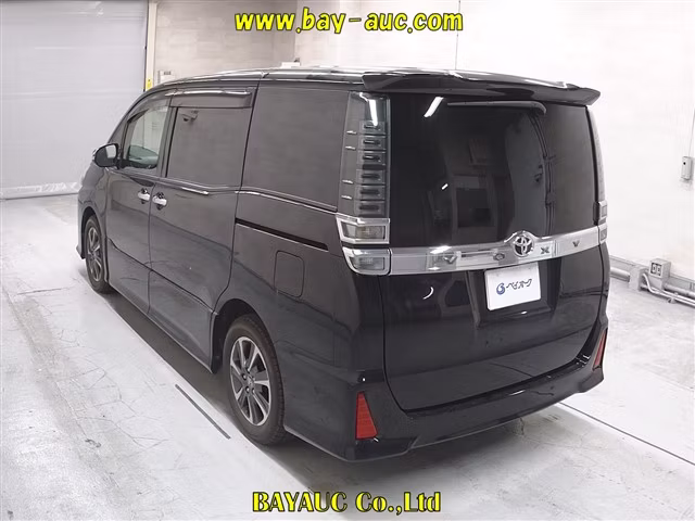 TOYOTA VOXY