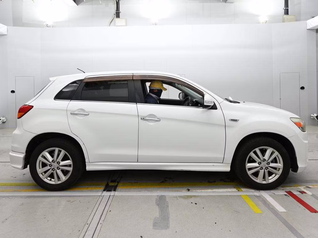 MITSUBISHI RVR