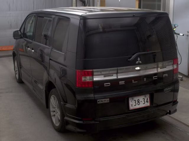 MITSUBISHI DELICA D:5