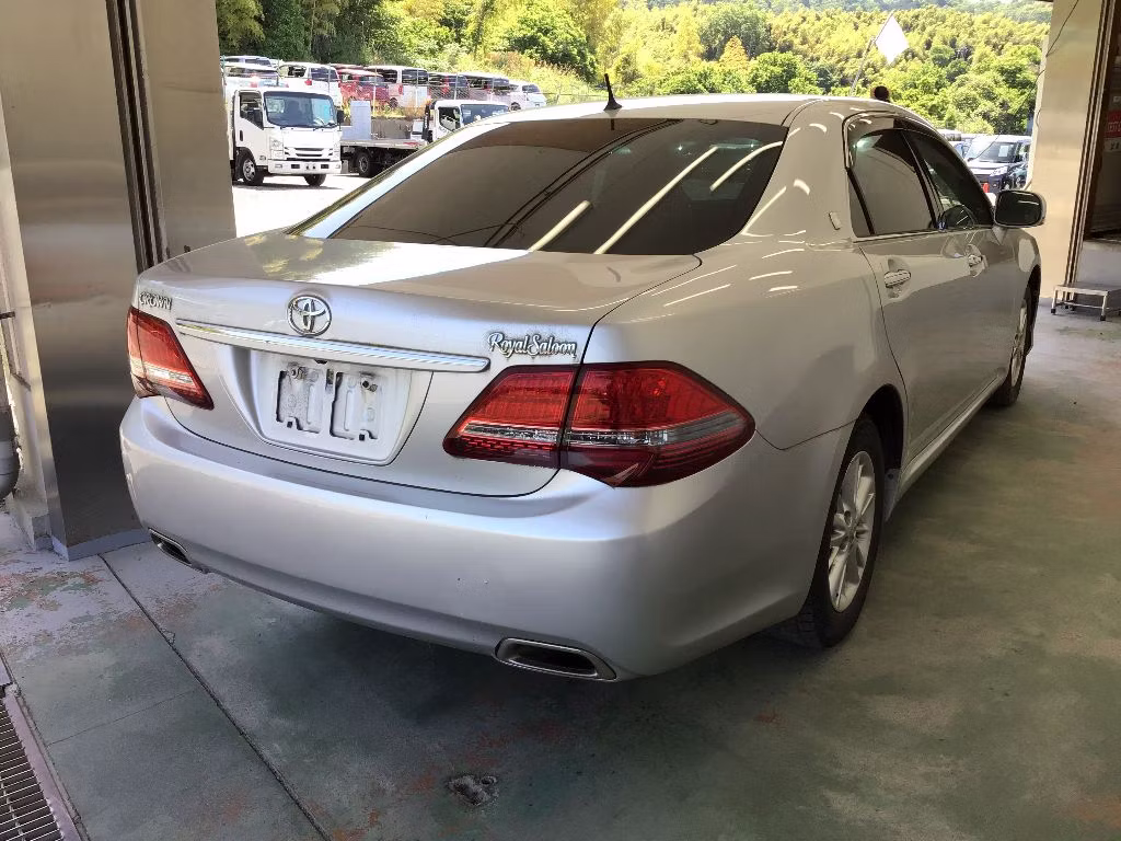 TOYOTA CROWN