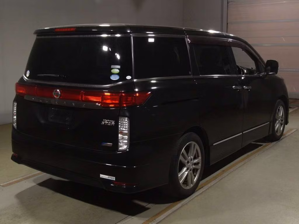 NISSAN ELGRAND