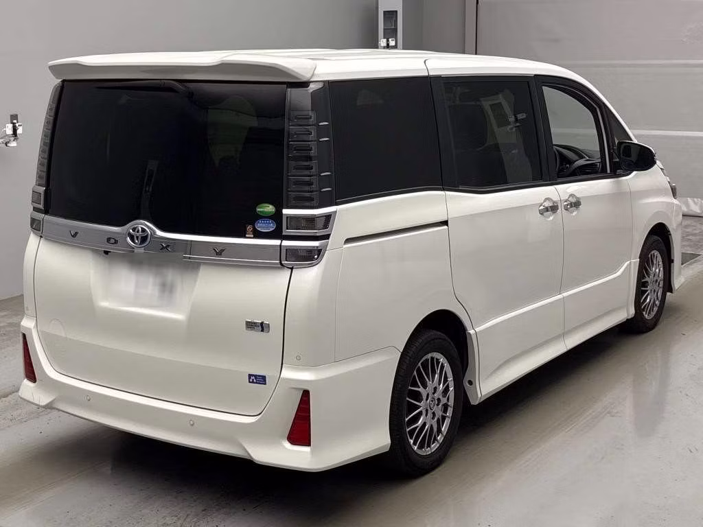 TOYOTA VOXY