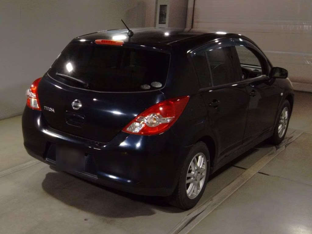 NISSAN TIIDA