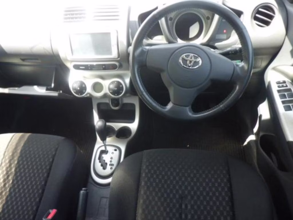 TOYOTA IST