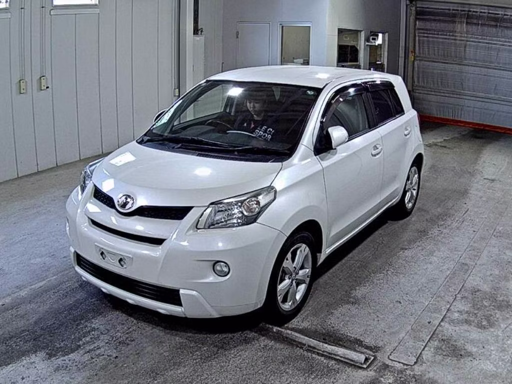 TOYOTA IST