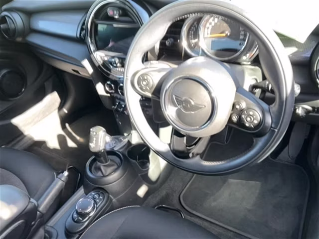 MINI HATCH