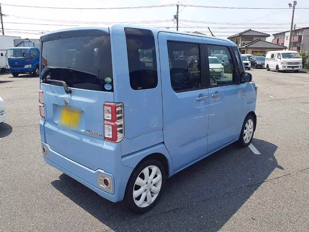 DAIHATSU WAKE