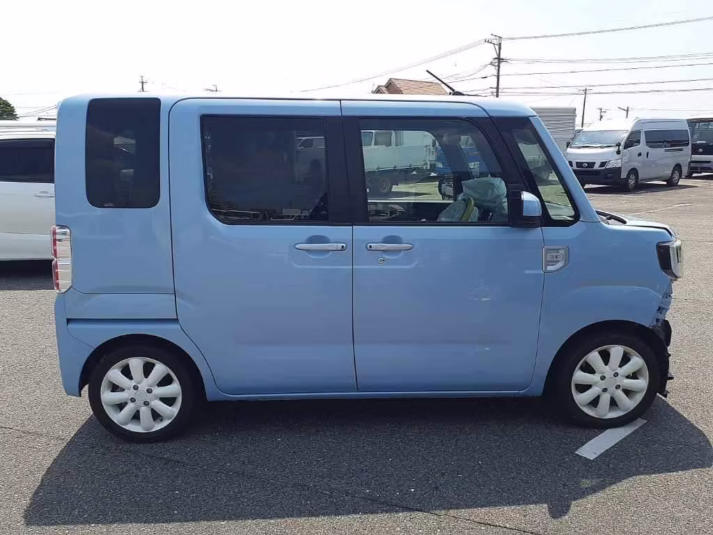 DAIHATSU WAKE