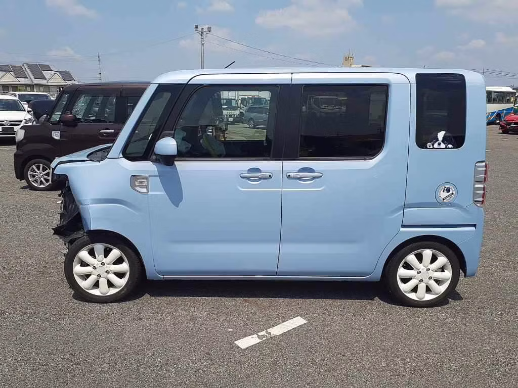 DAIHATSU WAKE