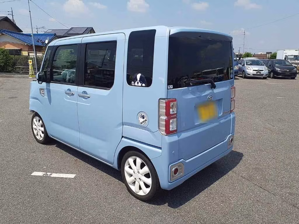 DAIHATSU WAKE