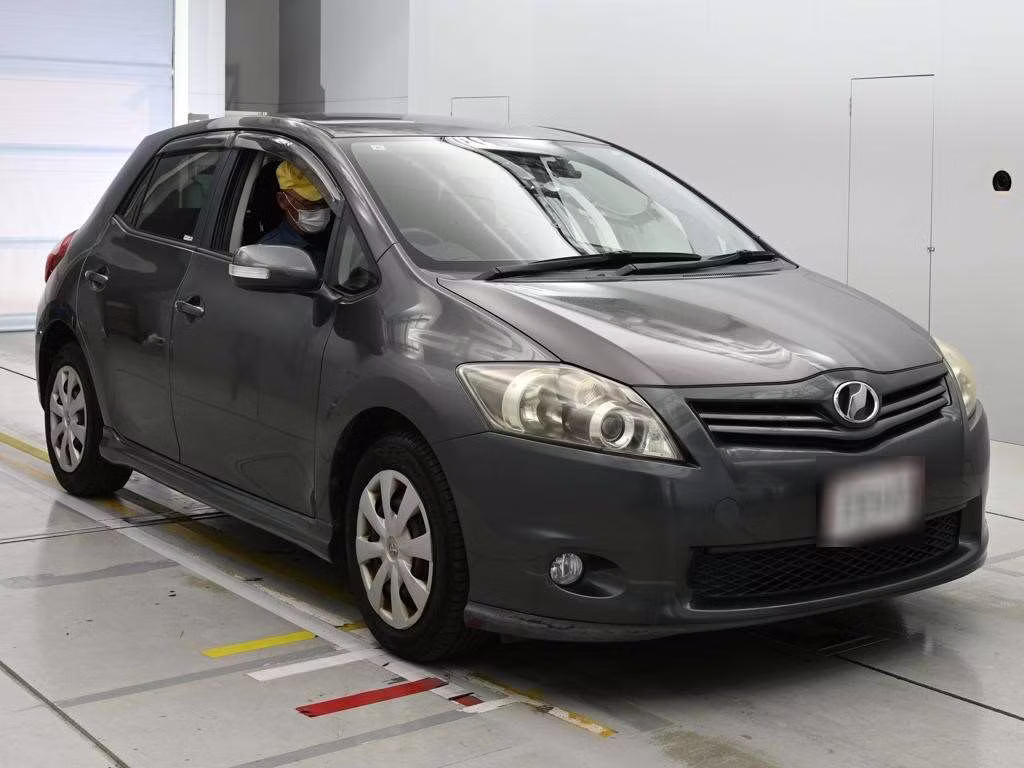 TOYOTA AURIS