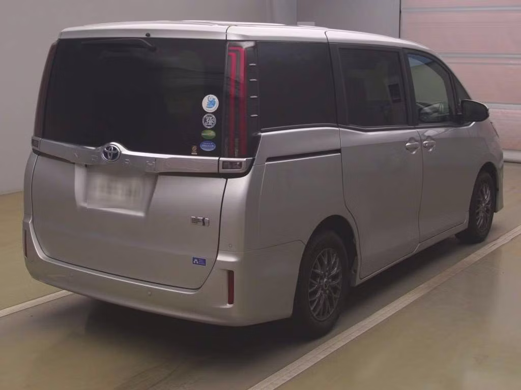 TOYOTA NOAH