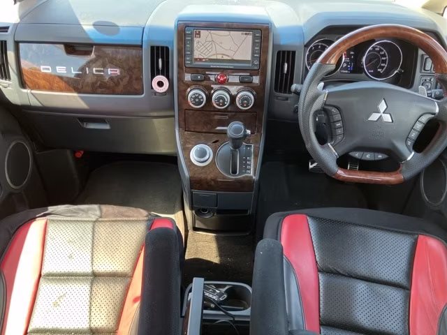MITSUBISHI DELICA D:5
