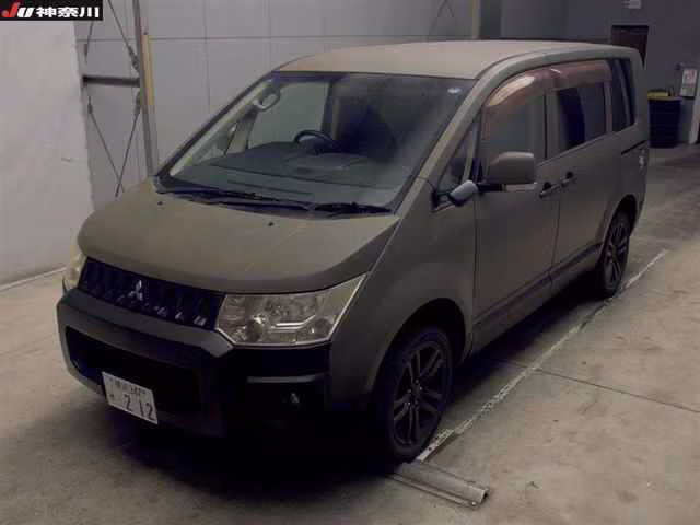 MITSUBISHI DELICA D:5