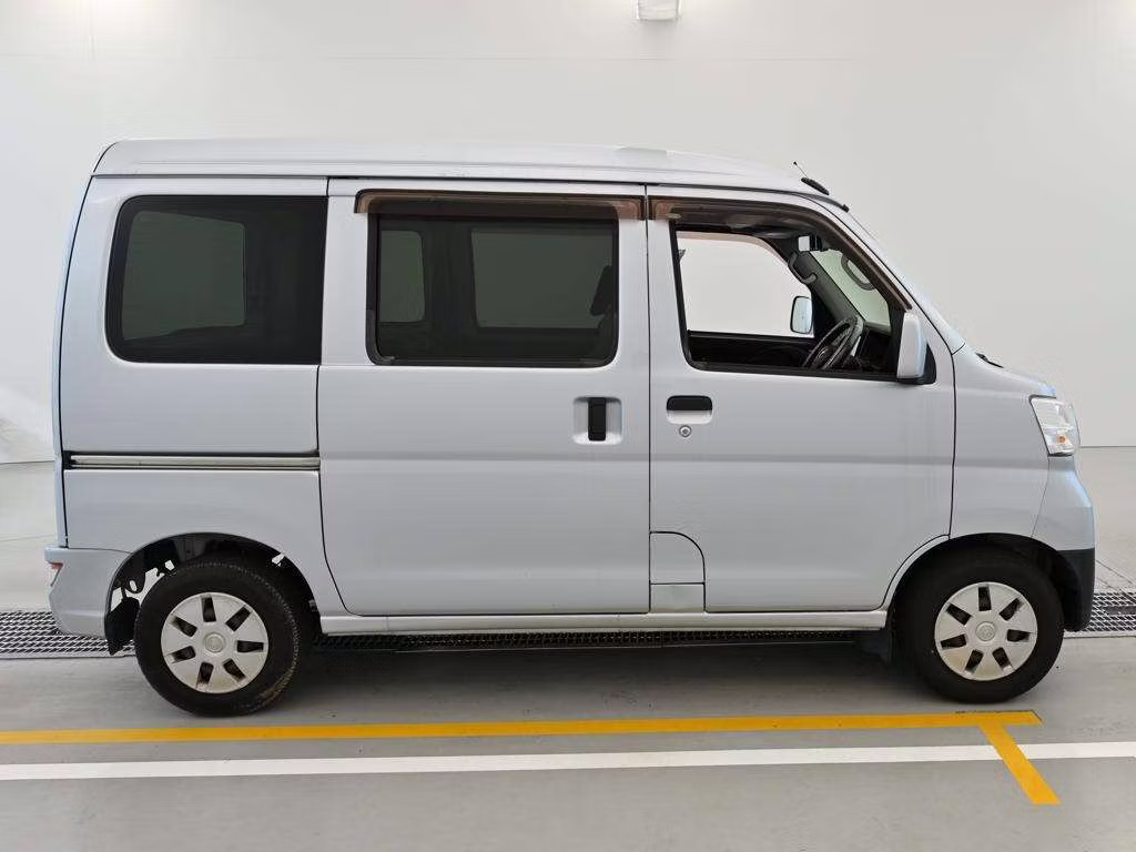 TOYOTA PIXIS VAN